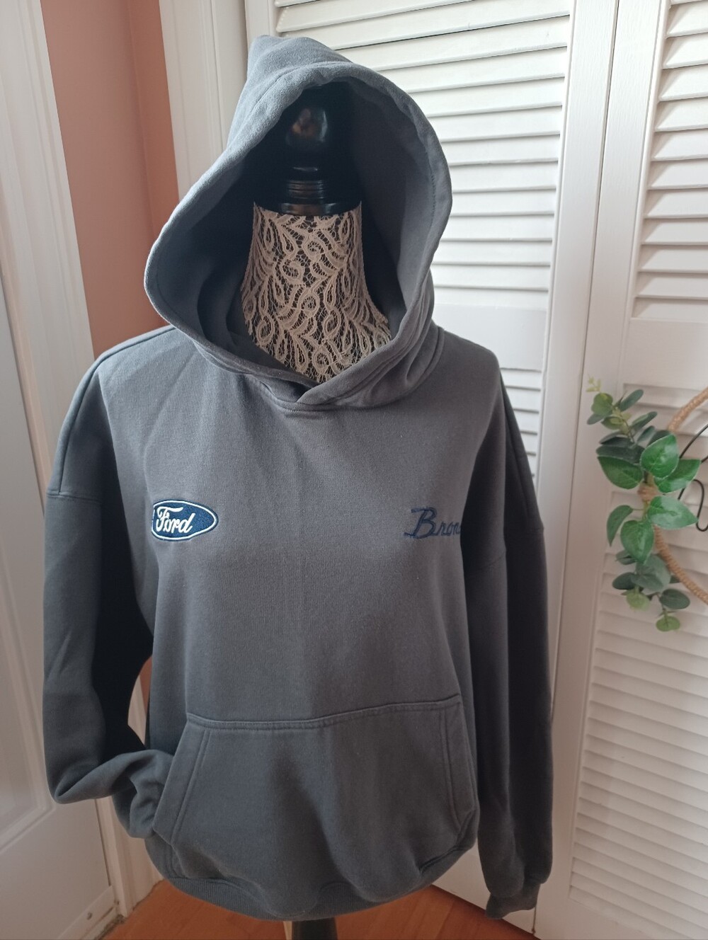 Ford Bronco Women's Medium Crewneck Sweatshirt in Charcoal Gray